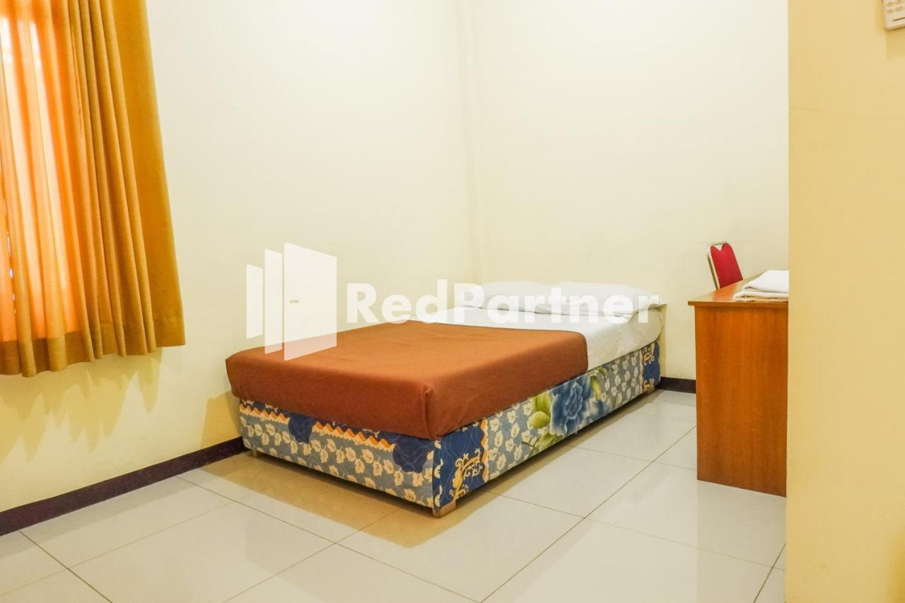 Grand Kembar Hotel Mitra Reddoorz Бандунг Экстерьер фото