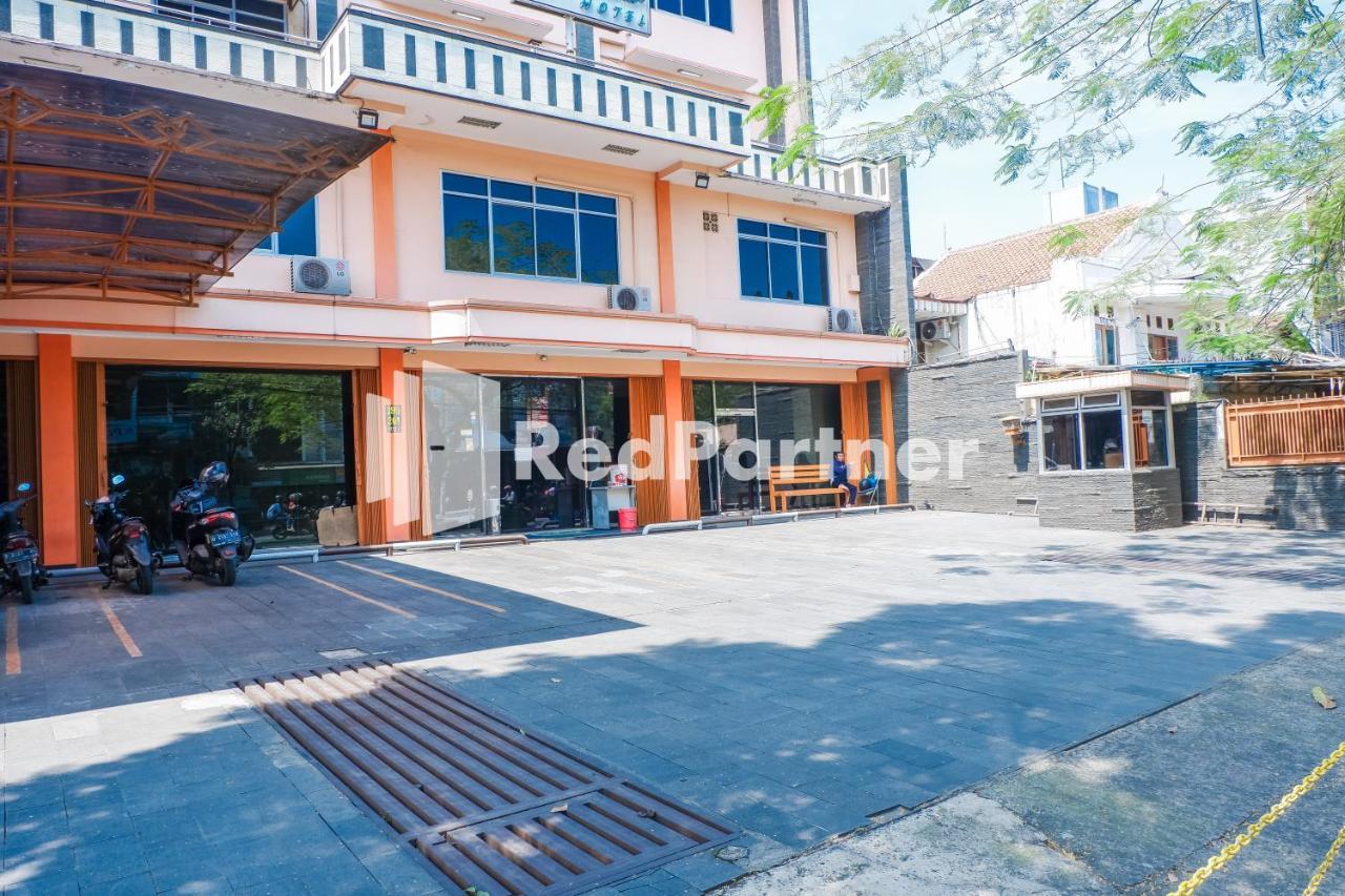 Grand Kembar Hotel Mitra Reddoorz Бандунг Экстерьер фото