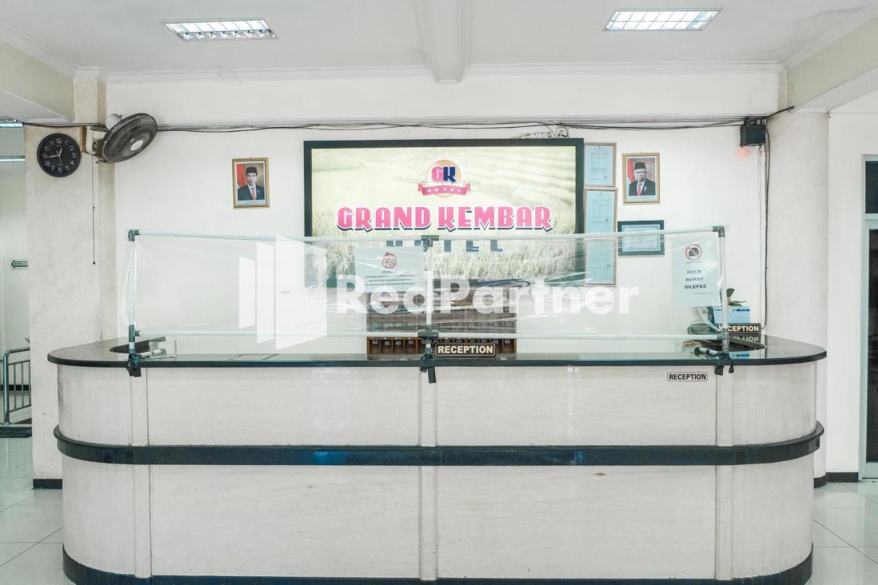 Grand Kembar Hotel Mitra Reddoorz Бандунг Экстерьер фото